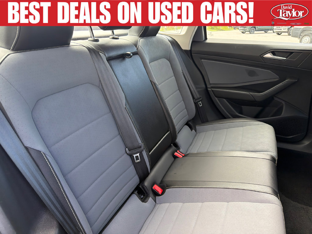 Used 2025 Volkswagen Jetta SE FWD image 32