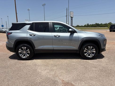 New 2026 Chevrolet Equinox LT w/ Convenience Package II FWD image 7