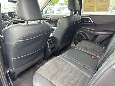 Used 2024 Mitsubishi Outlander FWD image 10