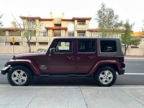 Used 2008 Jeep Wrangler Unlimited Sahara w/ Dual Top Group image 5
