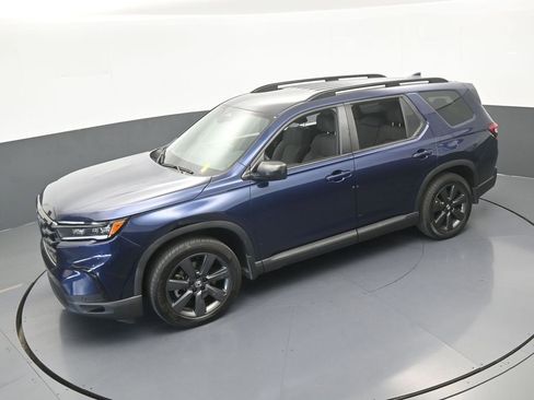 Used 2025 Honda Pilot Sport image 61
