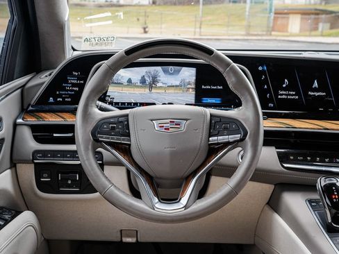 Used 2022 Cadillac Escalade ESV Premium Luxury Platinum w/ Heavy-Duty Trailer Package image 13