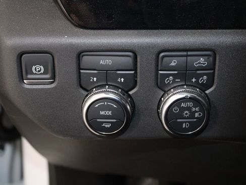 Used 2025 GMC Sierra 1500 SLT image 28