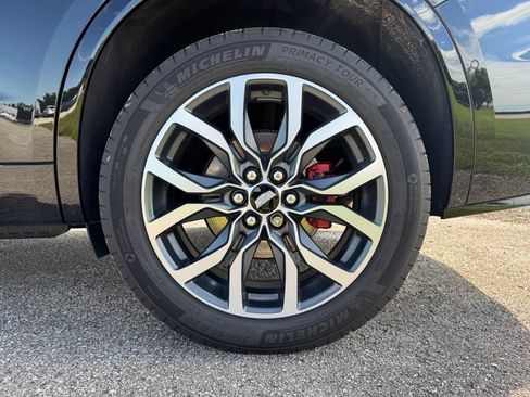 Certified 2024 Cadillac XT6 Sport w/ Technology Package AWD/4WD image 16