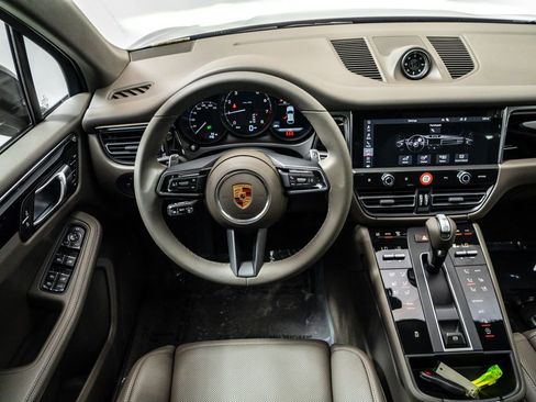 New 2026 Porsche Macan image 15