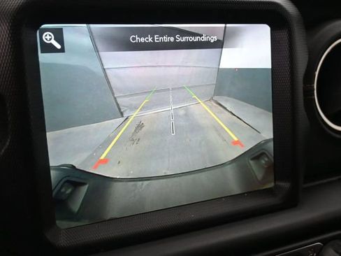 Used 2023 Jeep Gladiator Overland AWD/4WD image 18