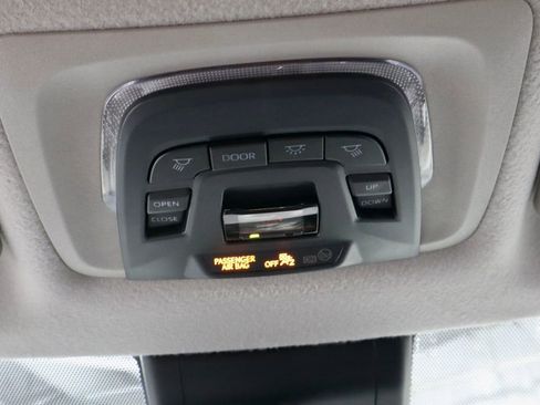 Used 2022 Toyota Corolla Cross XLE w/ Convenience Package AWD/4WD image 33