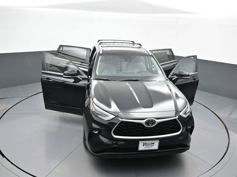 Used 2026 Toyota Highlander XLE image 48
