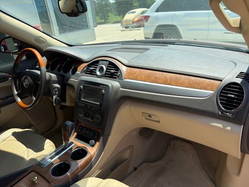 Used 2008 Buick Enclave CXL w/ Entertainment Package #3 FWD image 23