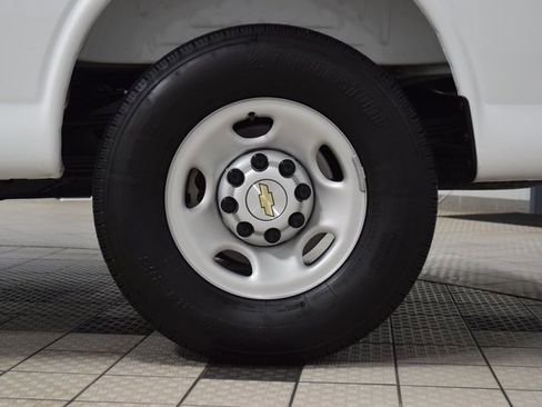 Used 2025 Chevrolet Express 3500 LS image 14