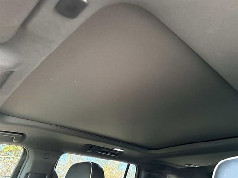 Used 2021 GMC Yukon XL SLT image 29