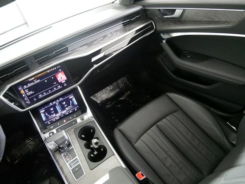 Used 2024 Audi A6 Premium Plus image 11
