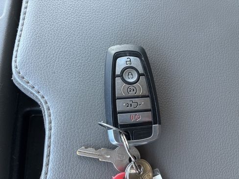 Used 2019 Ford F150 Lariat image 31