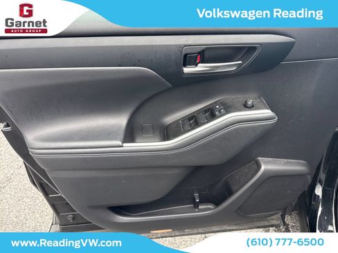 Used 2022 Toyota Highlander XLE AWD/4WD image 12