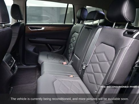 Used 2025 Volkswagen Atlas SE image 7
