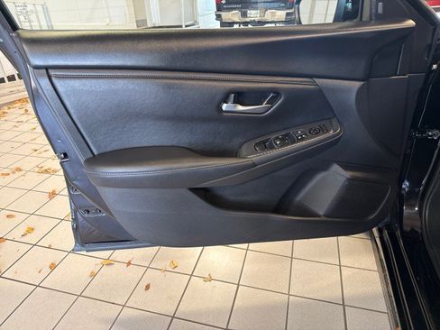 Used 2025 Nissan Sentra SV FWD image 14