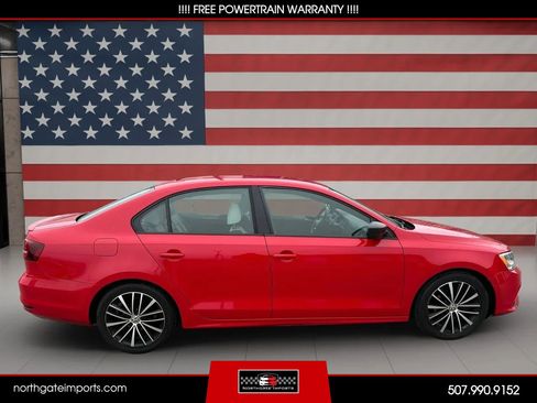 Used 2016 Volkswagen Jetta Sport image 2