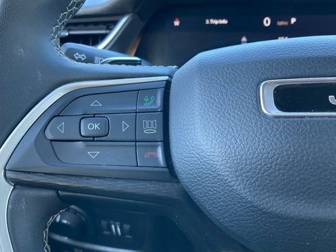 Used 2023 Jeep Grand Cherokee L Laredo image 14