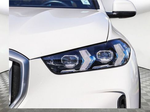 Used 2025 BMW X5 xDrive50e image 5