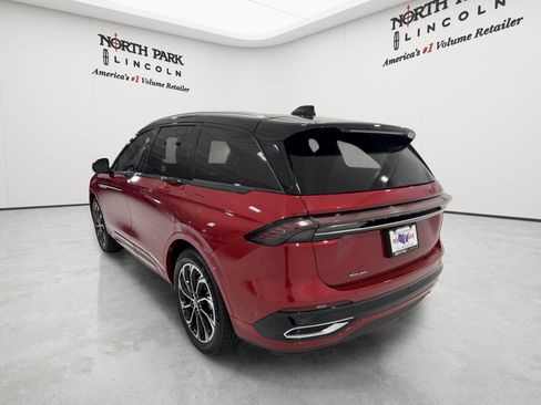 Used 2026 Lincoln Nautilus Reserve AWD/4WD image 3
