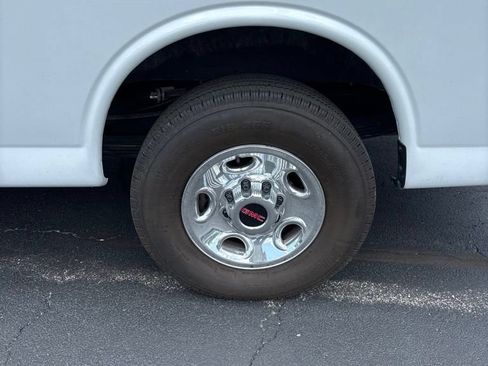 Used 2024 GMC Savana 3500 LT w/ LT Preferred Equipment Group RWD image 8