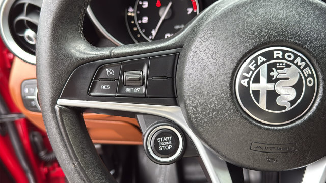 Used 2019 Alfa Romeo Giulia Ti AWD/4WD image 12