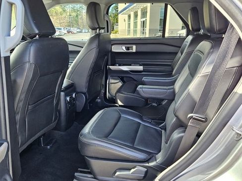 Used 2023 Ford Explorer Limited w/ Equipment Group 301A image 4