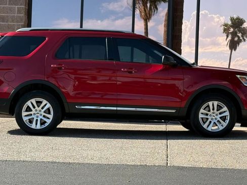Used 2018 Ford Explorer XLT AWD/4WD image 15