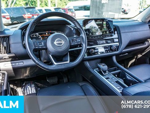 Used 2025 Nissan Pathfinder SL w/ Black Appearance Package FWD image 28