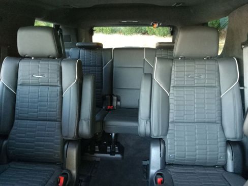 Used 2025 Cadillac Escalade Sport Platinum w/ LPO, ONYX Package image 21