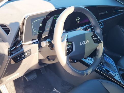 New 2026 Kia Niro EX image 2