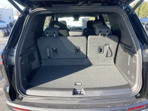 New 2026 Chevrolet Traverse LT w/ LPO, Floor Liner Package image 7