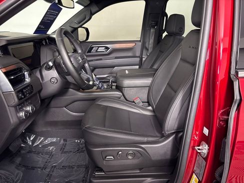 Used 2025 GMC Yukon XL Denali w/ Sun & Power Step Package image 12