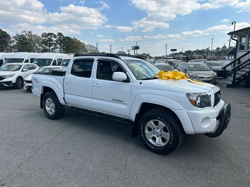 Used 2011 Toyota Tacoma PreRunner w/ TRD Sport Pkg image 10