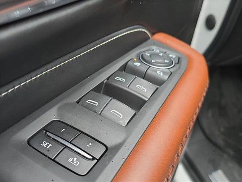 Used 2023 GMC Yukon XL Denali Ultimate image 8