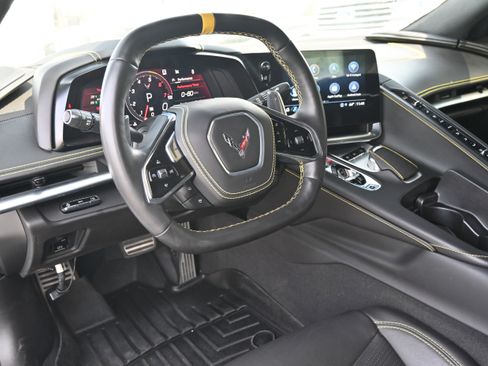 Used 2021 Chevrolet Corvette Stingray Premium Cpe w/ Z51 Performance Package image 3