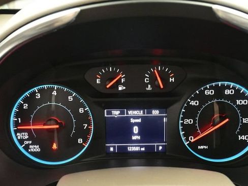Used 2017 Chevrolet Malibu LT FWD image 9