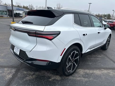 Used 2025 Chevrolet Equinox EV LT FWD image 3