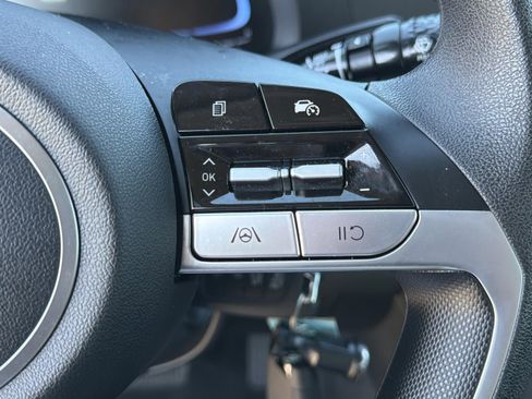 Used 2025 Hyundai Elantra SE image 17