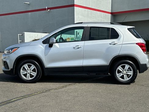 Used 2021 Chevrolet Trax LT image 9