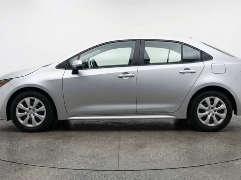 Used 2025 Toyota Corolla LE FWD image 5