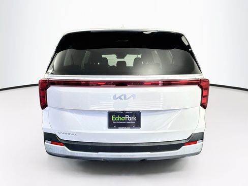 Used 2025 Kia Carnival FWD image 7