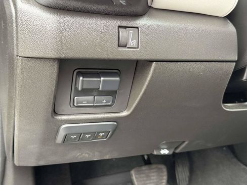 Used 2024 GMC Canyon AT4X w/ AT4X AEV Edition AWD/4WD image 11
