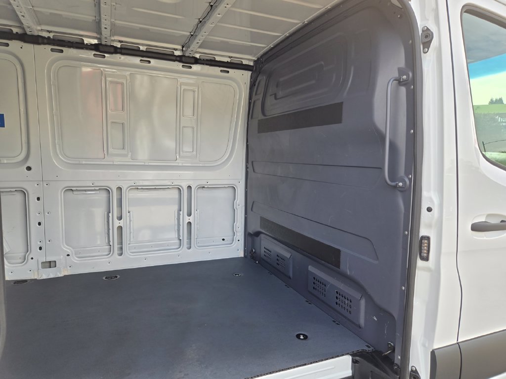 Used 2024 Mercedes-Benz Sprinter 2500 image 11