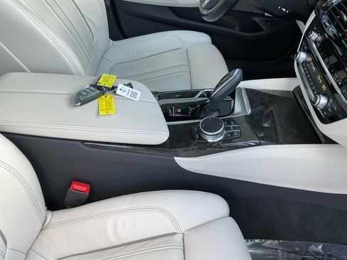 Used 2023 BMW M550i xDrive w/ Shadowloine Package image 34