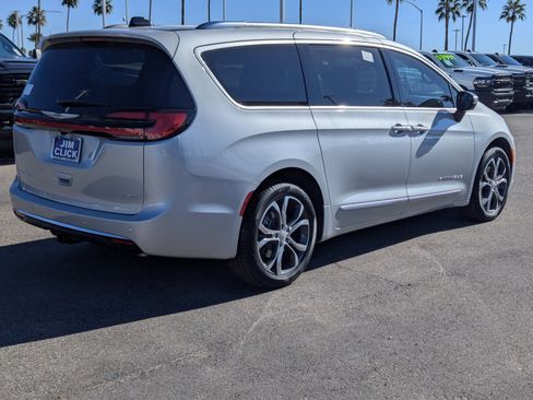 New 2026 Chrysler Pacifica Pinnacle image 2