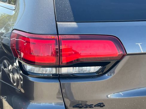 Used 2019 Jeep Grand Cherokee Altitude AWD/4WD image 20