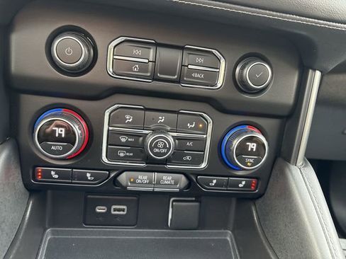 Used 2021 Chevrolet Tahoe Z71 w/ Luxury Package image 21