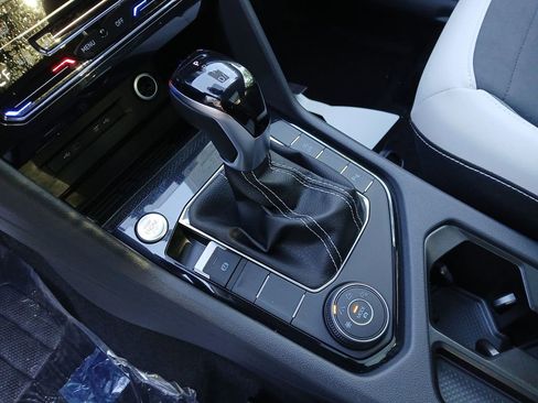 New 2026 Volkswagen Taos SE AWD/4WD image 23