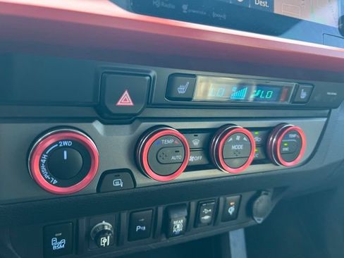 Used 2019 Toyota Tacoma TRD Off-Road w/ TRD Premium Off Road Package AWD/4WD image 19